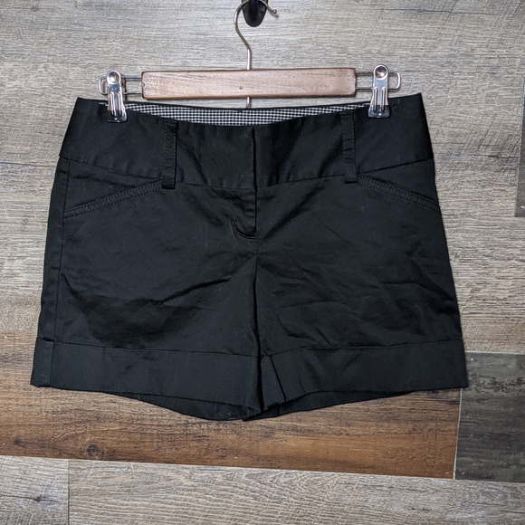 Express Shorts - Picture 1 of 3